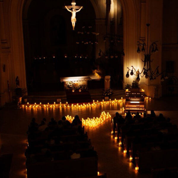 Орган при свечах.