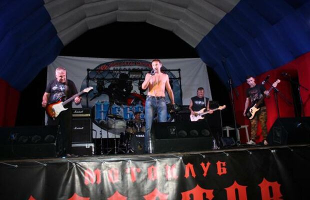 наша жизнь рок-н-ролльная!!!!!!!!!!!!