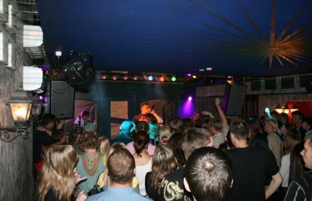 Выступление в клубе