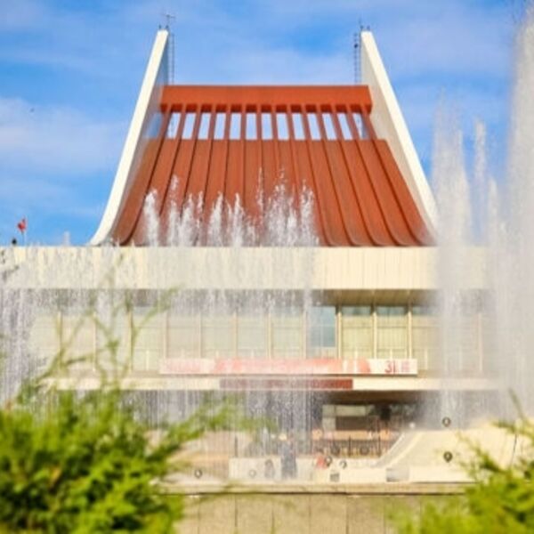 Мир, труд, май