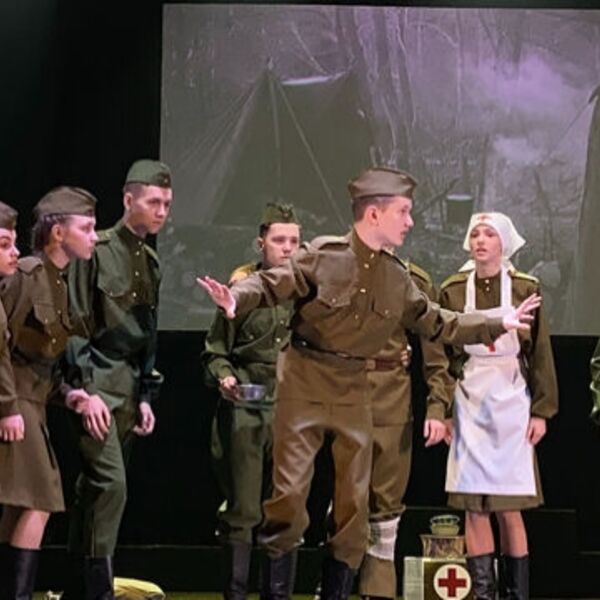 Кино идет. Воюет взвод