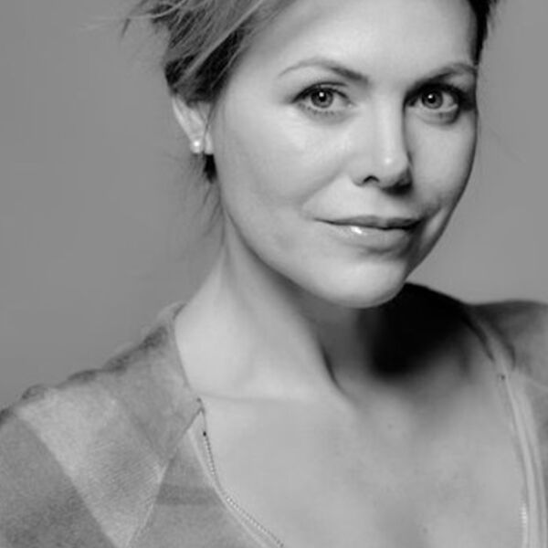 "Вокруг света" с оркестром, хором и песочной анимацией