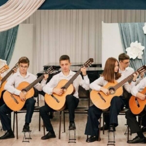 Великий подвиг ваш история хранит...