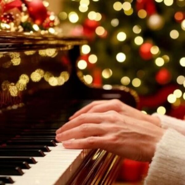 Собор и свечи. Рок-хиты и новогодние мелодии на рояле