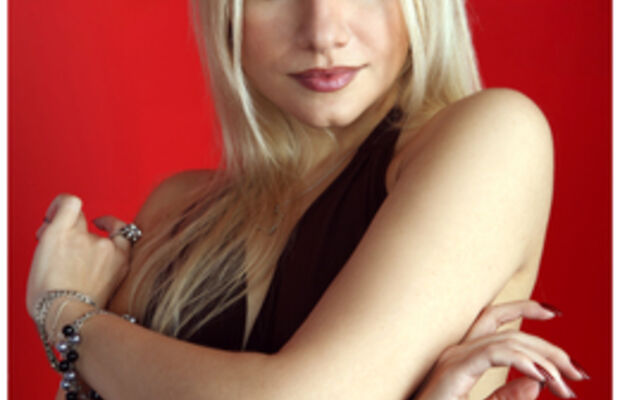 Хаус певица Леона Аврелина