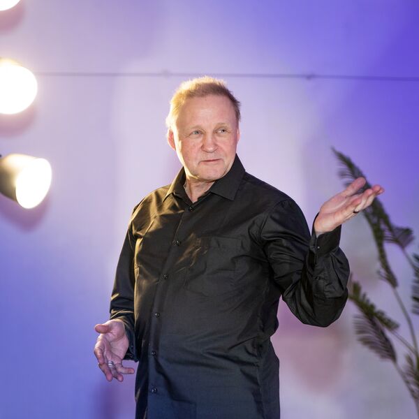 Тени времени. Душевные песни в авторских импровизациях на рояле и синтезаторе