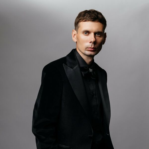 Максим Апрель