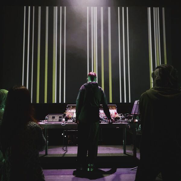 Новая XIII. Шумная комната. Хэппенинг в гараже