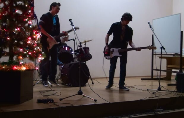 12 Месяцев!!! Новогоднее Диско или  Мясо в скуле!