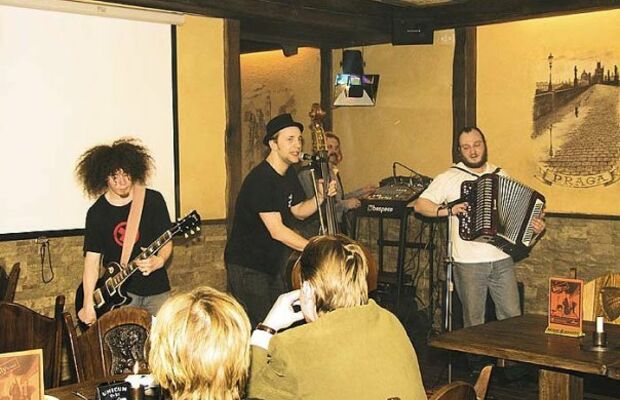 HISTORY OF BILLY's BAND