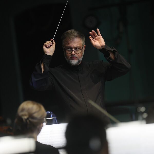 Симфонические встречи с главным дирижёром. Сказочный мир русских композиторов