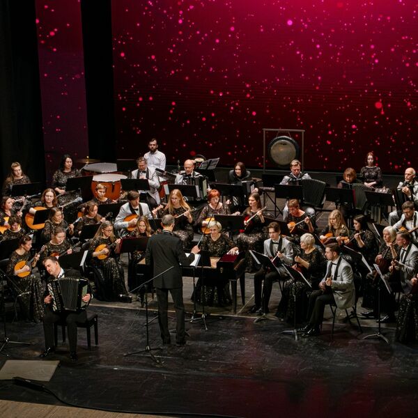 Звени, звени, златая Русь