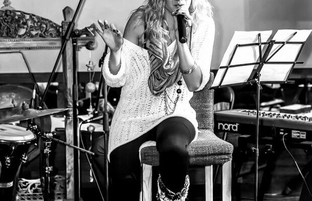 Предновогодняя акустика в Центре "Открытый мир"  22.12.2013