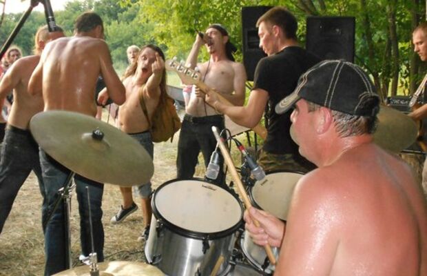 наша жизнь рок-н-ролльная!!!!!!!!!!!!