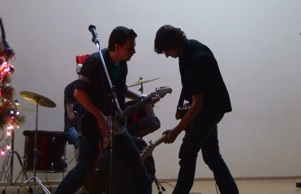 12 Месяцев!!! Новогоднее Диско или  Мясо в скуле!