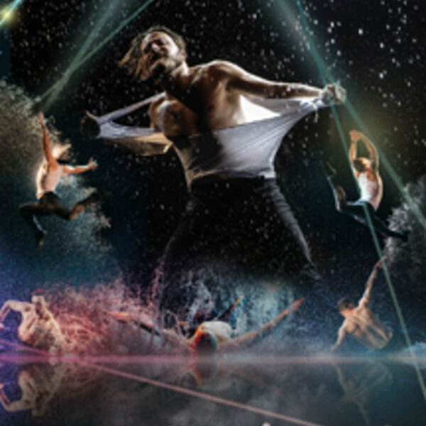 Шоу под дождем! Только для женщин!