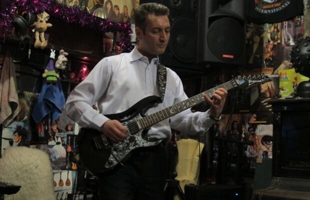 Гитарист группы DELTA-FLASH