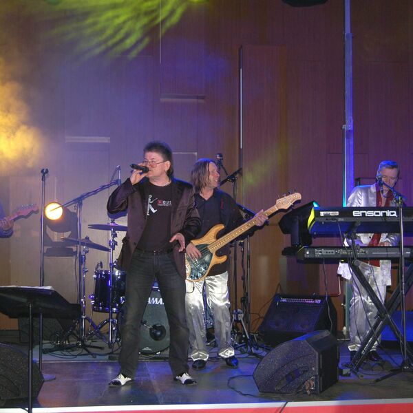 Праздничный концерт за столиками. Новый год с группой 77