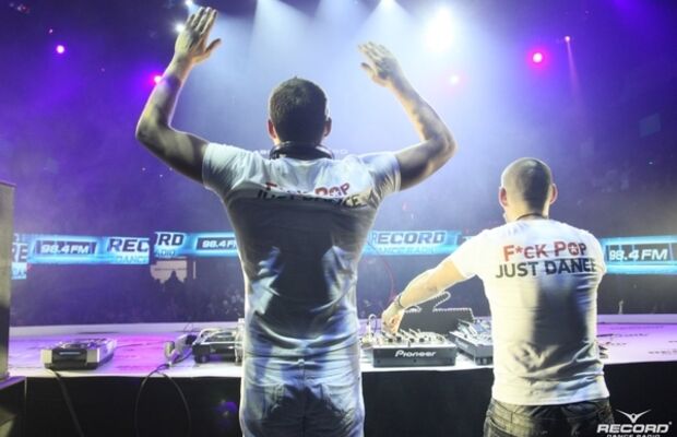 RECORD GRAND OPENING