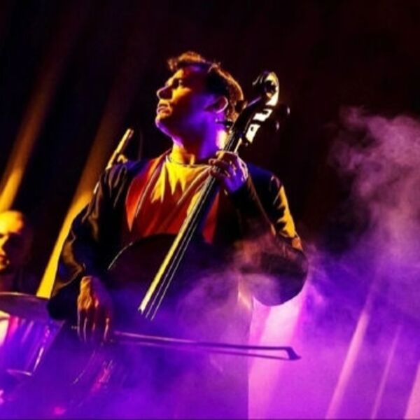 Рок-хиты на виолончелях при свечах. Fumo Rosso