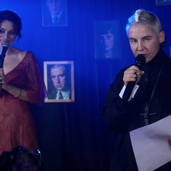 Врата поэзии: мир живых и мёртвых