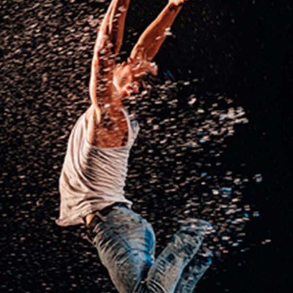 Шоу под дождём