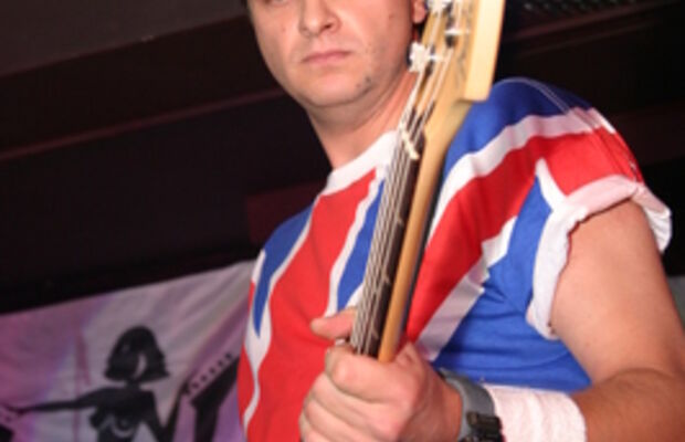 30/10/2004 “TOTALLY UNDRUGGED II” Live in OLYMPISKY 