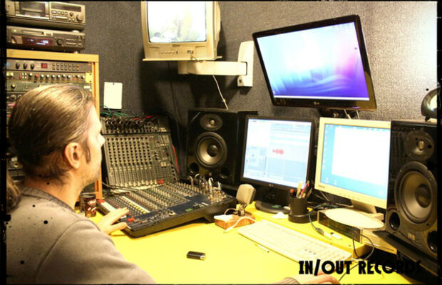 Студия звукозаписи IN/OUT Records. Фото.