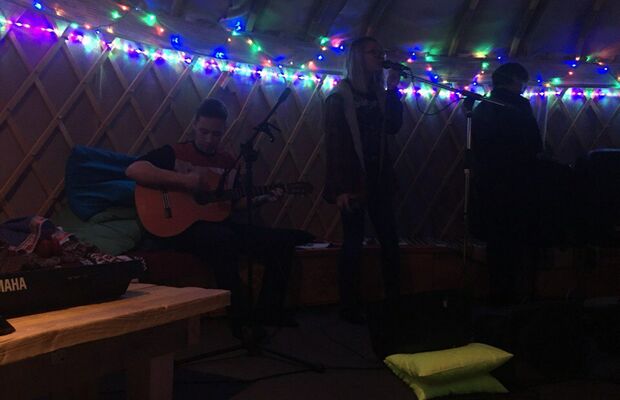 Шпицы на квартирнике в парке Ватан (22.12.2017)