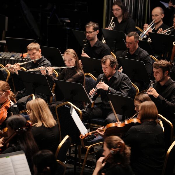 Чёрное — белое — чёрное