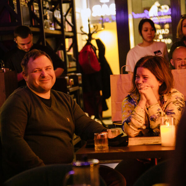 Стендап и музыка при свечах