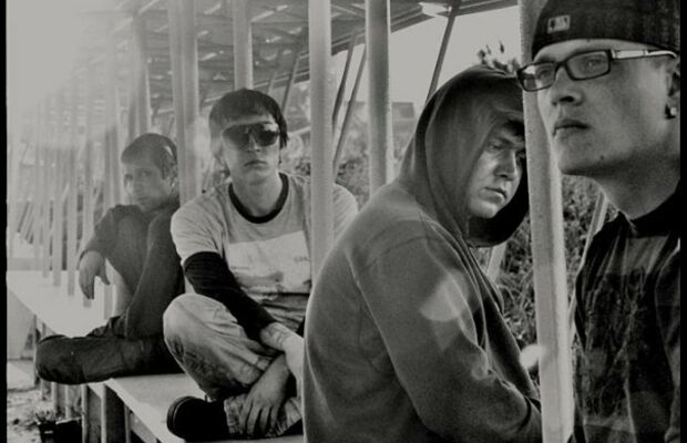 Пионерлагерь Пыльная Радуга на прогулке