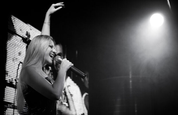 Хаус певица Леона Аврелина