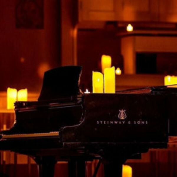 Ханг и рояль при свечах