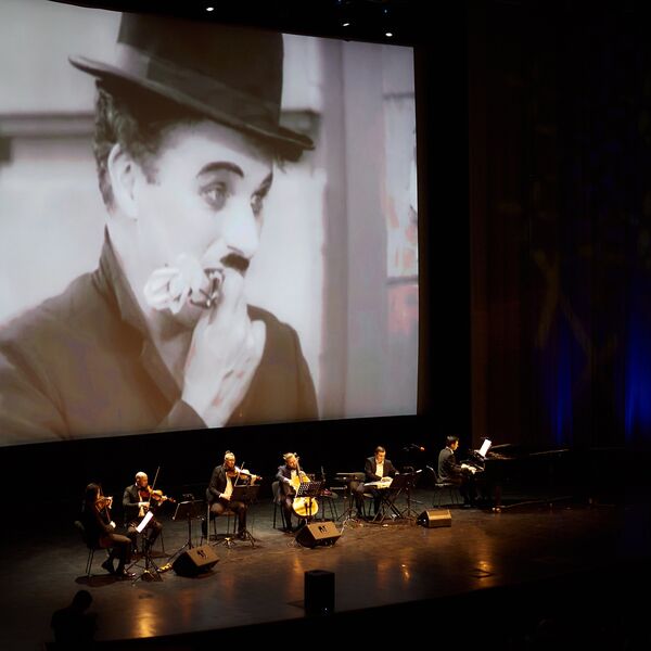 Artfonix. Чаплин Live. Огни большого города