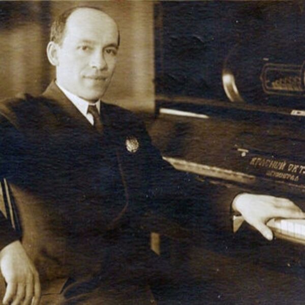 Проект «Родные песни». Исаак Дунаевский. Легко на сердце от песни веселой