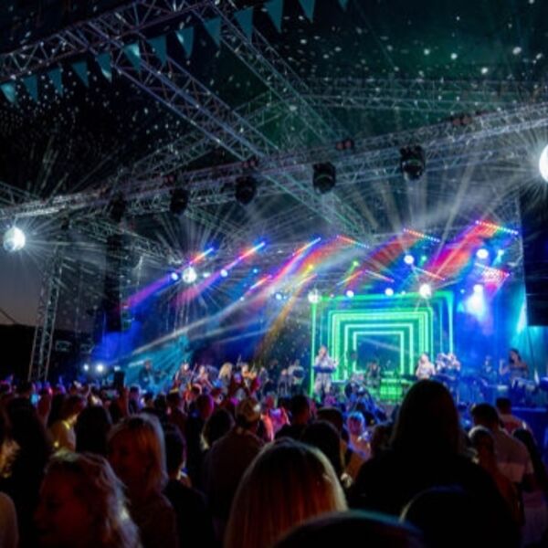 Поп-хиты на крыше с симфоническим оркестром