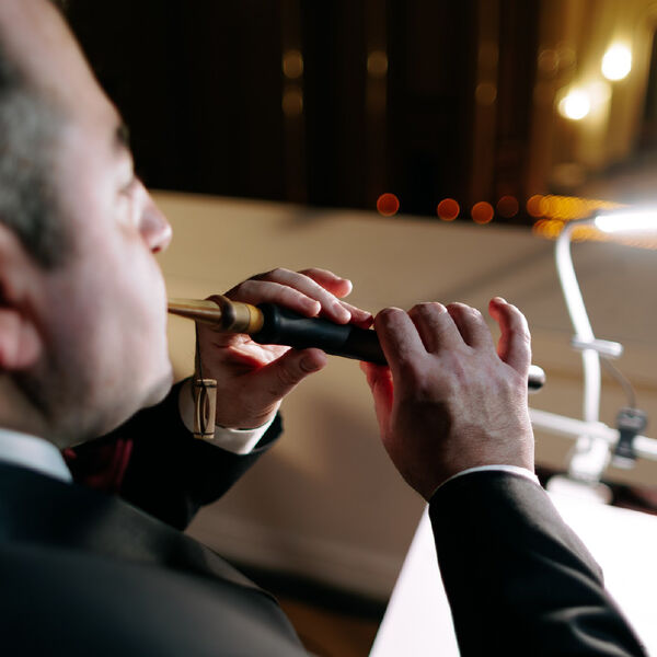 Дудук в сиянии свечей