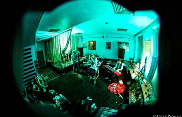 Предновогодняя акустика в Центре "Открытый мир"  22.12.2013