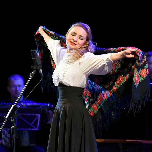 Тёмно-вишнёвая шаль