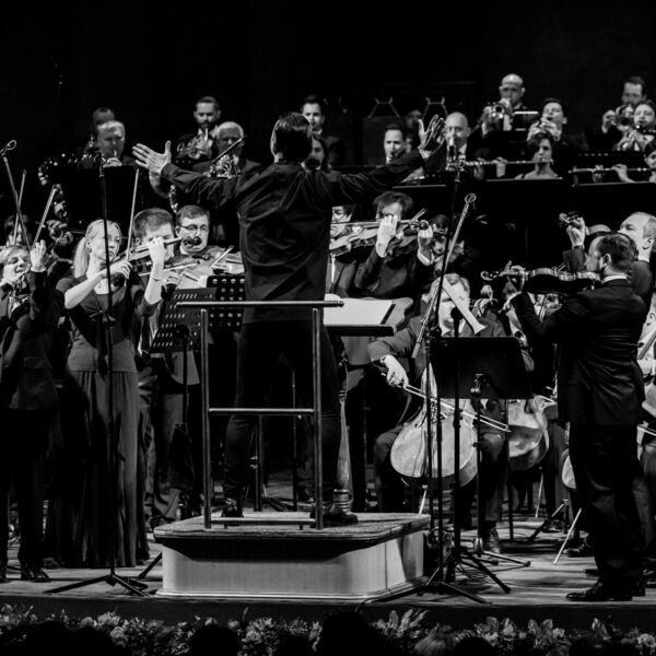 Симфонический оркестр и хор musicAeterna, Теодор Курентзис