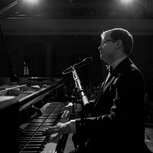 Фортепианный вечер с Олегом Аккуратовым