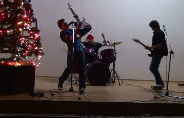 12 Месяцев!!! Новогоднее Диско или  Мясо в скуле!