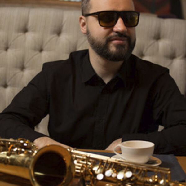 А. Геращенко (вокал, саксофон). Музыкальная сиеста