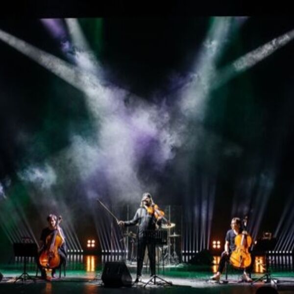 Рок-хиты на виолончелях. «Atomic Cellos» в сердце города