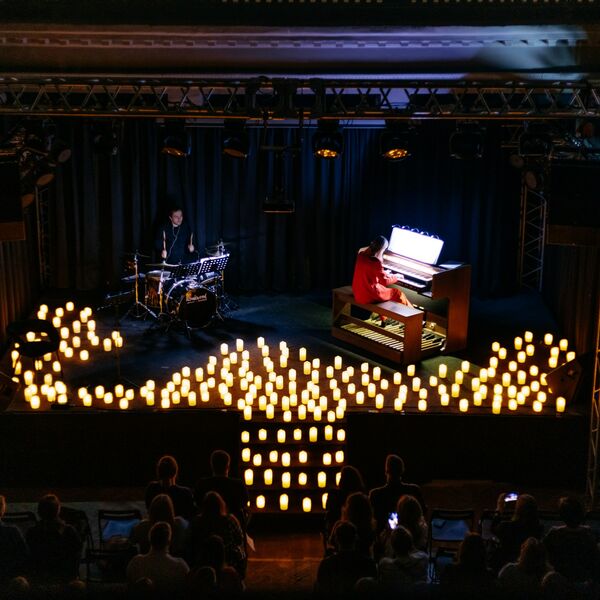 Рок-хиты на органе при свечах