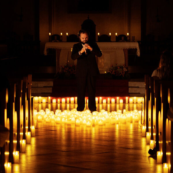 Орган и дудук при свечах