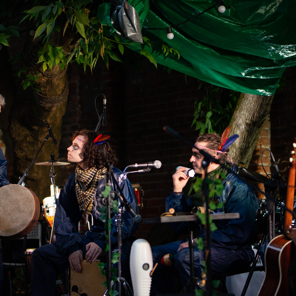 Живая музыка и свет