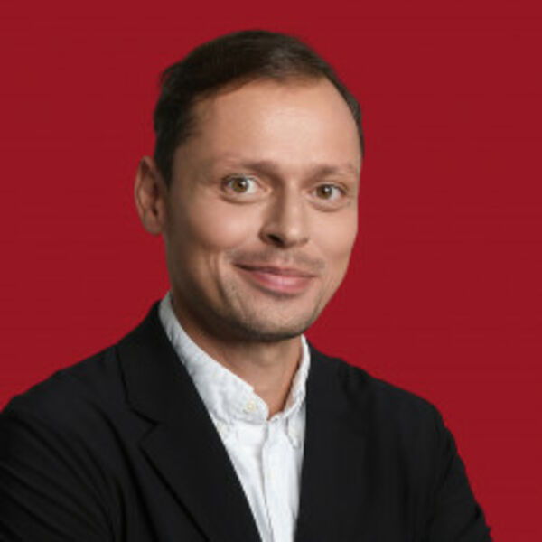 Виктор Комаров