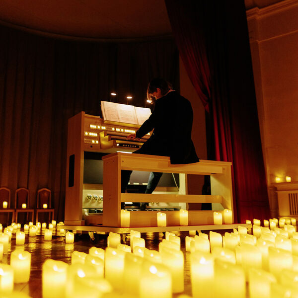 Орган и дудук при свечах